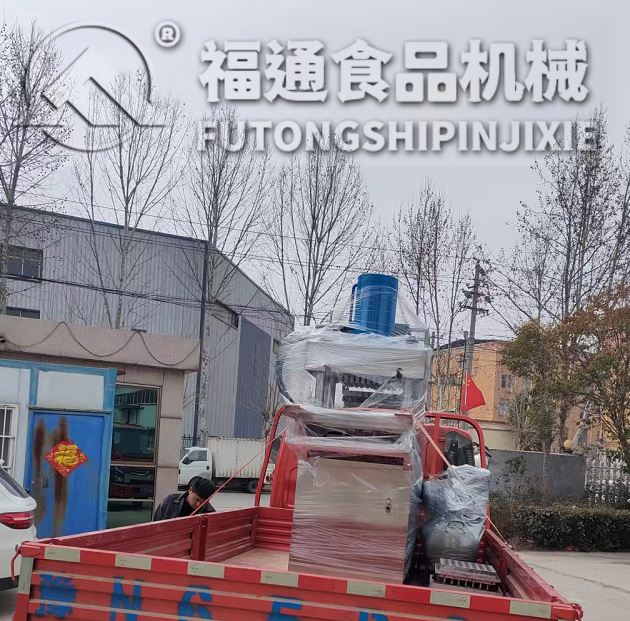 外國(guó)客戶訂購(gòu)60噸全自動(dòng)壓塊機(jī)一臺(tái)